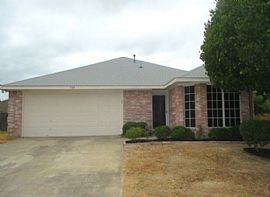  Garden Home Has 3 Bedroom 2 Bath with a Study Or Dining. in Cedar Hill, TX