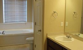 Enjoy a Hollywood Home with Garage and Private Yard in Hollywood, FL (Photo 3 of 8)