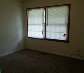 Enjoy a Hollywood Home with Garage and Private Yard in Hollywood, FL (Photo 7 of 8)