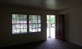 Enjoy a Hollywood Home with Garage and Private Yard in Hollywood, FL (Photo 8 of 8)