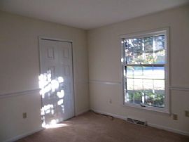 Brick Ranch with Walkout Basement Has Entry. in Frankfort, KY (Photo 5 of 6)