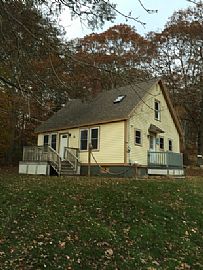 Nicely Renovated 3bd Cape For Rent on Private in Westerly, RI
