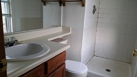 Affordable 3bedroom and 2 Bath House Dishwasher. Nice Neighborh in Aurora, CO (Photo 5 of 8)