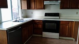 Affordable 3bedroom and 2 Bath House Dishwasher. Nice Neighborh in Aurora, CO (Photo 7 of 8)