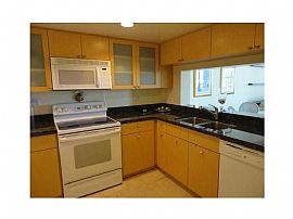 2 Bed 2 Baths#1708, High Floor 2/2 in Miami Beach, FL (Photo 4 of 7)