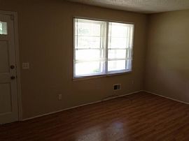 424 Stirlington Rd Columbia  , $500  in Columbia, SC (Photo 4 of 10)