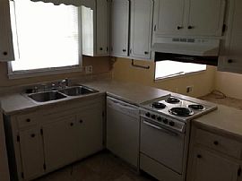 424 Stirlington Rd Columbia  , $500  in Columbia, SC (Photo 8 of 10)