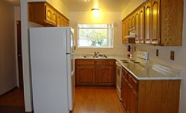 3 Bedroom Home with An Enclosed Sun Porch in Las Vegas, NV (Photo 5 of 9)