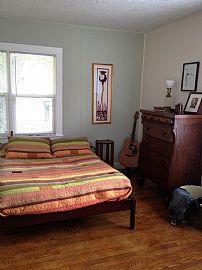 Sunny Three Bedroom Home on Quiet Street Near C. in Grand Rapids, MI (Photo 2 of 6)