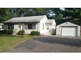 Huge 4 Bed Home in Roseville! Move-In Ready!! in Saint Paul, MN