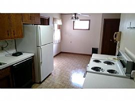 Huge 4 Bed Home in Roseville! Move-In Ready!! in Saint Paul, MN (Photo 2 of 4)