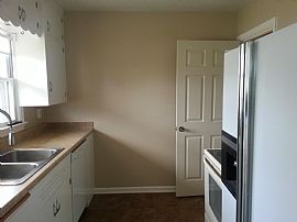 1024 Avenue C Great Non-Smoking 2 Bedroom and 1 Bath in Billings, MT (Photo 2 of 3)