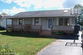 Available Now! Nice 3 Bedroom, 2 Bath Rambler in Bealeton, VA