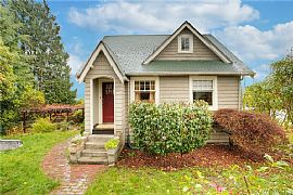 Super Cute and Charming Bungalow in Bryn Mawr in Seattle, WA