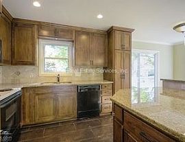  3 Bdrm Blue Springs Manor South Raised Ranch in Blue Springs, MO (Photo 5 of 8)