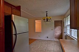 Cute 3beds 1.5baths For a Cute Single Family Located in Rosewoo in Columbia, SC (Photo 8 of 11)