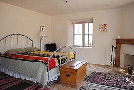 This Northern New Mexico Style House Is Very Private and Secure in Santa Fe, NM (Photo 5 of 7)