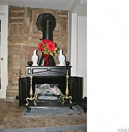 Charming Ranch Just a Street Over From Occc. in Middletown, NY (Photo 4 of 8)