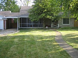 Gorgeous 4br, 2.5bath- Fenced Yard, Deck, Full  in Canton, OH (Photo 9 of 9)