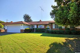 Single Family Home For Rent  in Sacramento, CA