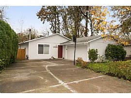 Charming 3bd Ranch Home in Desired Southwood Park Neighborhood  in Portland, OR