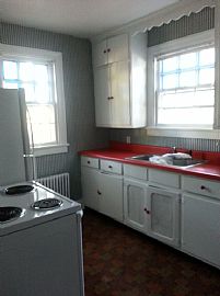 Cozy Single Story Colonial Cottage with 2 Bedrooms and 1 Bath. in Williamsburg, VA (Photo 2 of 2)