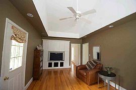 Beautiful Cottage Style Home with 3 Bedrooms, 2 Full Baths. in Columbia, SC (Photo 2 of 3)