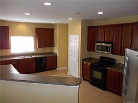 Adorable and Lovely Home For Rent at The Best Price in Charlotte, NC (Photo 7 of 12)