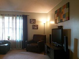 Attractive Family Home with Many Amenitie in Fairhope, AL (Photo 5 of 9)