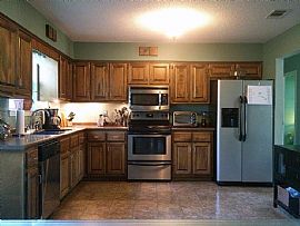 Attractive Family Home with Many Amenitie in Fairhope, AL (Photo 7 of 9)