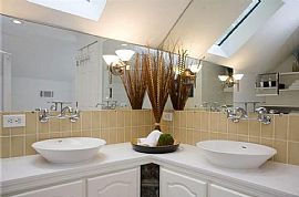 Renovated Inglewood 3 Bedroom 2 Bathroom Home! in Nashville, TN (Photo 2 of 6)