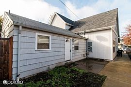 This Nice 1bedroom 1 Bath Beautiful House in Eugene, OR