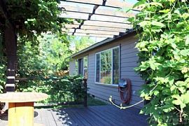 Great Location Close to The Hospital in Bend, OR (Photo 6 of 6)