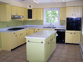 3 Bedroom 2 Full Bath Home  in Green Bay, WI (Photo 2 of 7)