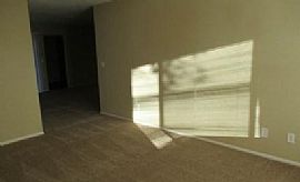  Thissilver Bay Home Offers 3 Bedrooms, 2 Bathrooms,  in Phoenix, AZ (Photo 2 of 6)