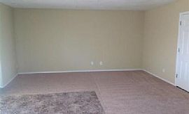  Thissilver Bay Home Offers 3 Bedrooms, 2 Bathrooms,  in Phoenix, AZ (Photo 5 of 6)