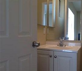  Thissilver Bay Home Offers 3 Bedrooms, 2 Bathrooms,  in Phoenix, AZ (Photo 6 of 6)