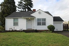 Ready For The Lucky One to Have The 3 Bedrooms + Office 2 Baths in Portland, OR (Photo 9 of 11)