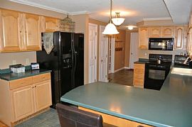 4 Beds 3.5 Baths Great and Amazing Features in The House Utilit in Bow, NH (Photo 3 of 7)