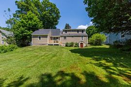  This Gorgeous, Updated 1945 3bedroom and 2bath House in Portland, ME