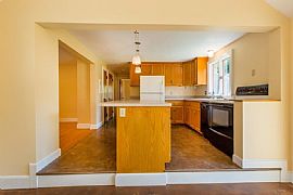  This Gorgeous, Updated 1945 3bedroom and 2bath House in Portland, ME (Photo 4 of 12)