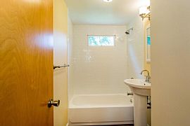  This Gorgeous, Updated 1945 3bedroom and 2bath House in Portland, ME (Photo 8 of 12)