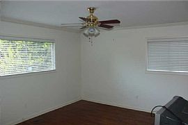  3 Large Bedrooms, 2 Full Baths,Foyer, Den with Fireplace, in Jackson, MS (Photo 2 of 6)