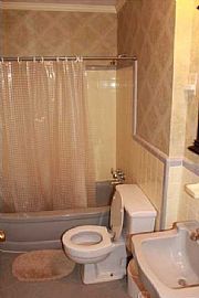  3 Large Bedrooms, 2 Full Baths,Foyer, Den with Fireplace, in Jackson, MS (Photo 5 of 6)