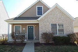 Beautiful 3br and 2bath Wood Flooring in The Open Living Area in Lexington, KY