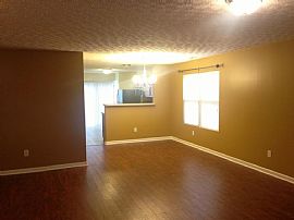 Beautiful 3br and 2bath Wood Flooring in The Open Living Area in Lexington, KY (Photo 4 of 10)