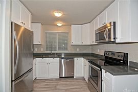 Charming Fully Remodeled 3bed 2 Bath Home in Quiet Neighborhood in Everett, WA (Photo 4 of 4)