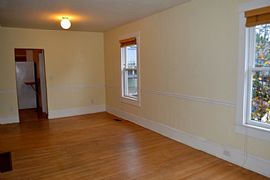 This Cute 2br Bungalow Is Ready For You to Make It Your Home. in Portland, OR (Photo 4 of 4)