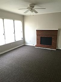 Wonderful Home on Spacious Lot with Large Fenced Back Yard, in Jacksonville, FL (Photo 3 of 9)