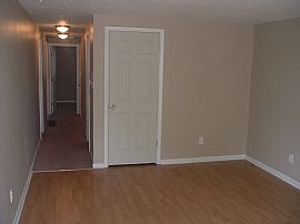  This Single Family Ranch Is Ready For You and Your Family in Columbus, OH (Photo 5 of 10)